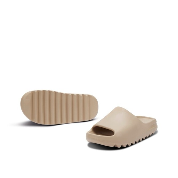 NEW YEEZY PURE SLIDES SIZE 6 MEN / 7 WOMEN